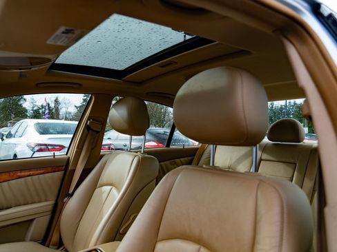 Used 2008 Mercedes-Benz E 350 4MATIC Sedan image 17