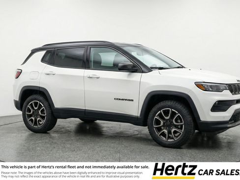 Used 2025 Jeep Compass Trailhawk image 1