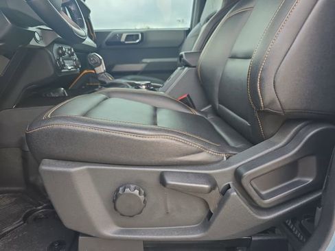 Used 2023 Ford Bronco Badlands image 29