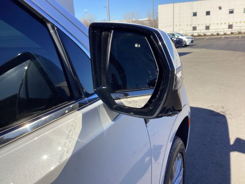 Used 2021 GMC Yukon XL Denali w/ Denali Premium Package image 17