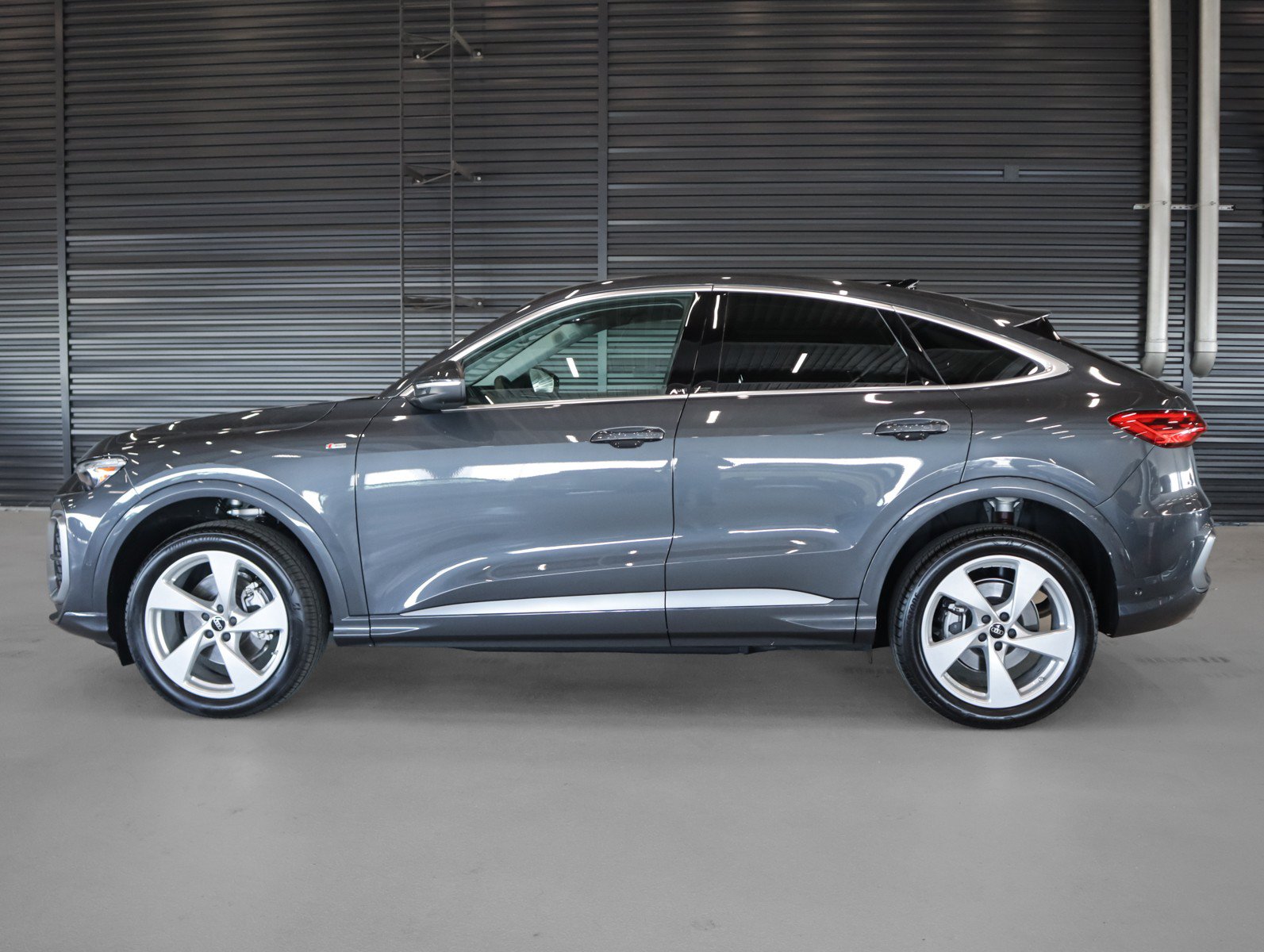 Used 2025 Audi Q5 Premium Plus w/ Premium Plus AWD/4WD image 14