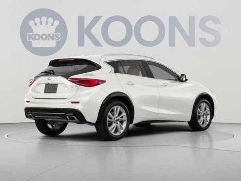 Used 2018 INFINITI QX30 Premium w/ Navigation Package AWD/4WD image 4