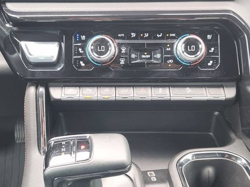 Used 2024 GMC Sierra 1500 AT4 w/ Technology Package AWD/4WD image 17