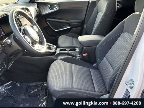 Certified 2025 Kia Soul EX image 17