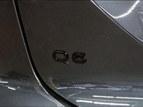 Used 2025 Audi Q6 e-tron Premium w/ Convenience Package image 11