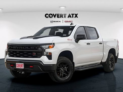 Used 2025 Chevrolet Silverado 1500 Custom Trail Boss w/ LPO, Dark Essentials Package AWD/4WD image 2