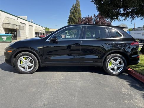 Used 2017 Porsche Cayenne S AWD/4WD image 8