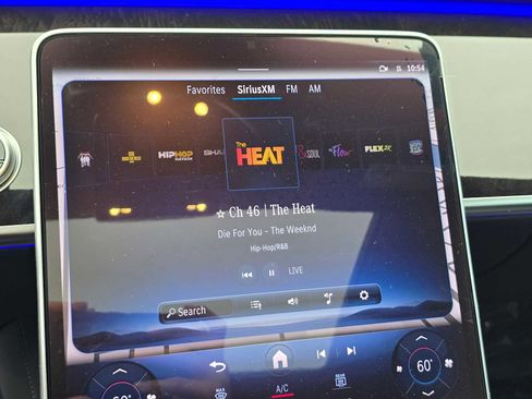 Used 2024 Mercedes-Benz S 580e 4MATIC Sedan image 32