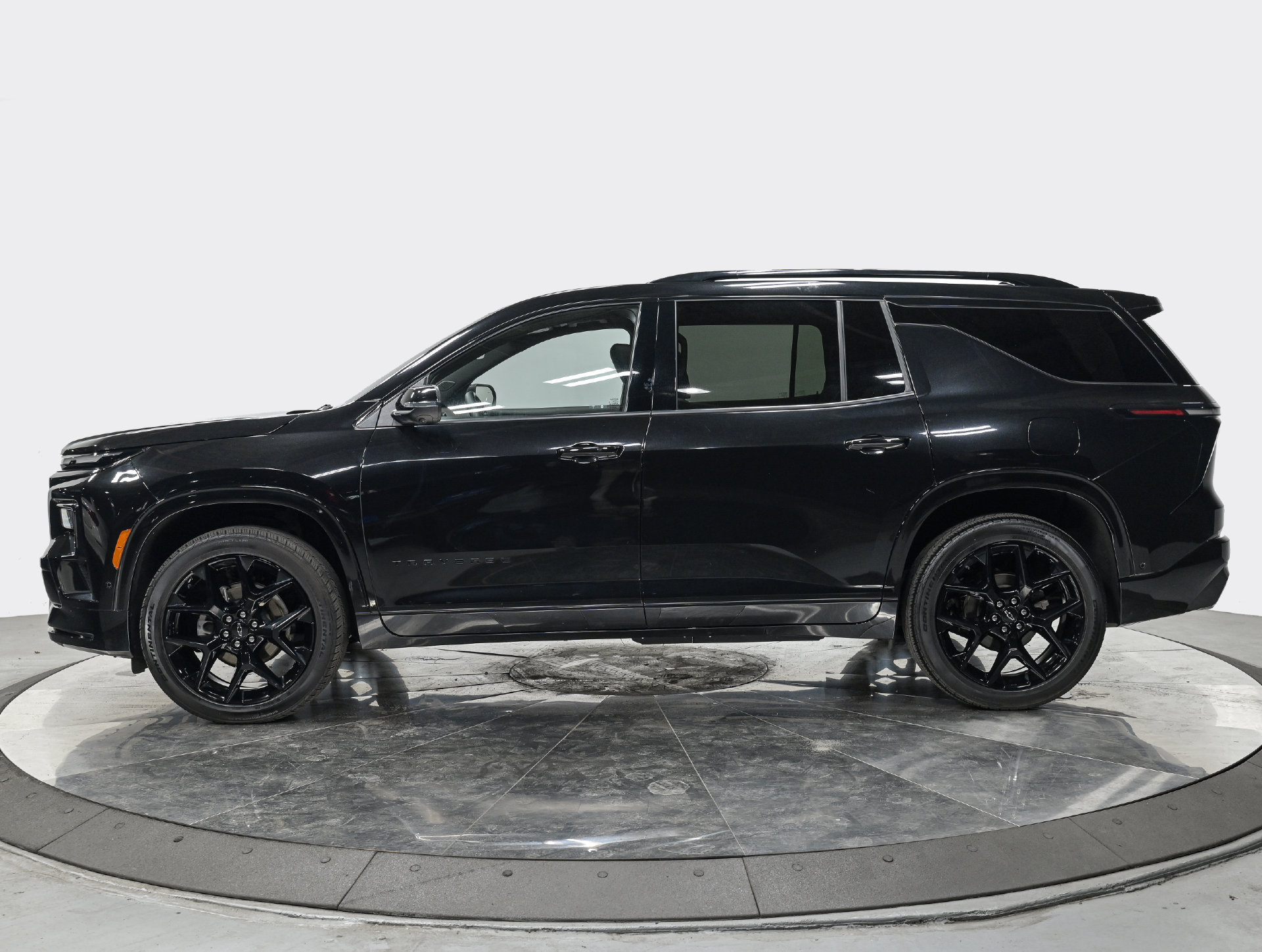 Used 2024 Chevrolet Traverse RS w/ LPO, Floor Liner Package AWD/4WD image 2