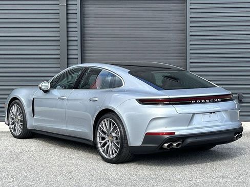 Certified 2025 Porsche Panamera 4 image 3