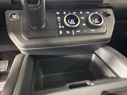 New 2026 Land Rover Defender 90 X-Dynamic SE AWD/4WD image 17