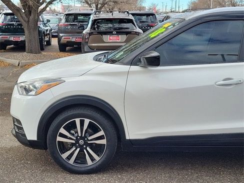 Used 2018 Nissan Kicks SV image 8