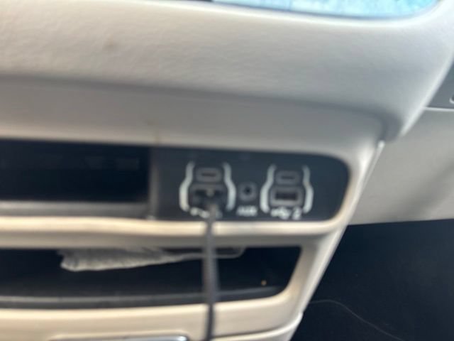 Certified 2023 Chrysler Pacifica Touring-L AWD/4WD image 19
