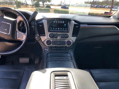 Used 2019 GMC Yukon XL Denali w/ Open Road Package image 30