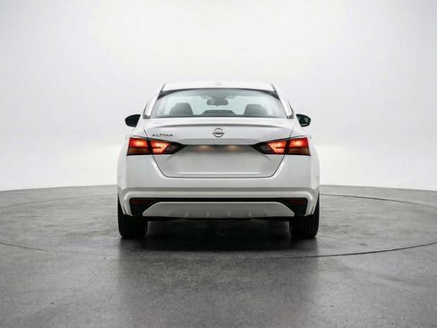 Used 2025 Nissan Altima 2.5 SV FWD image 7