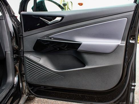 Used 2022 Volkswagen ID.4 Pro image 13