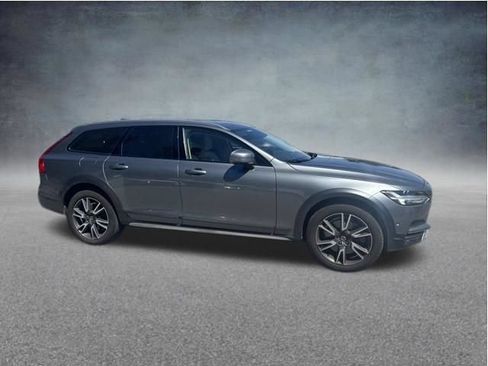 Used 2017 Volvo V90 T6 Cross Country AWD/4WD image 3