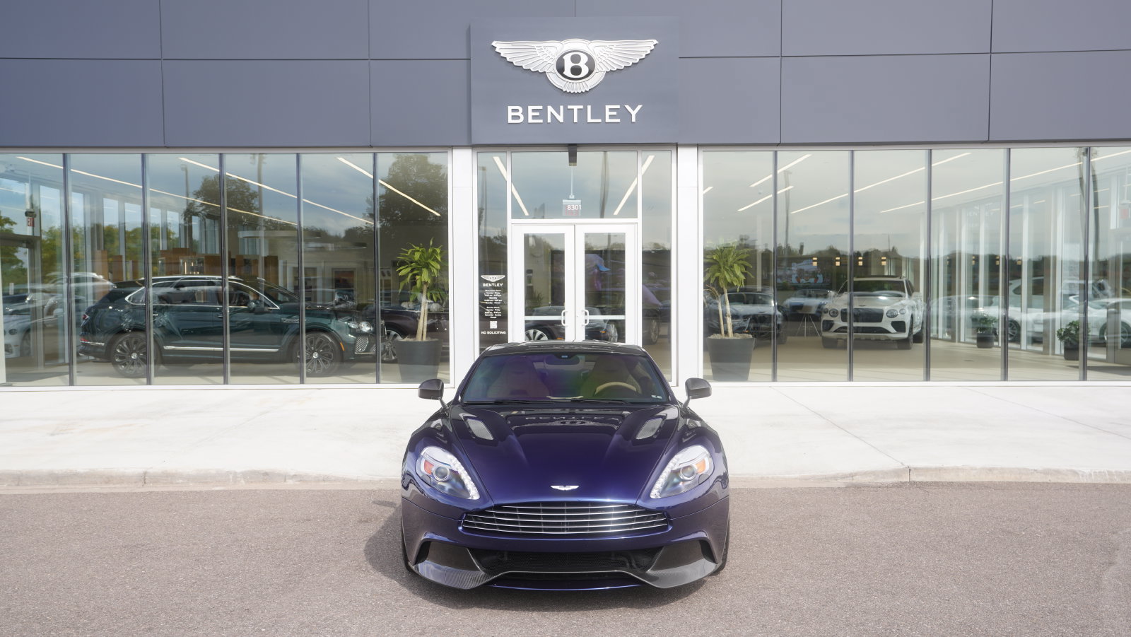 Used 2015 Aston Martin Vanquish Coupe RWD image 25