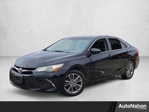 Used 2017 Toyota Camry SE image 1