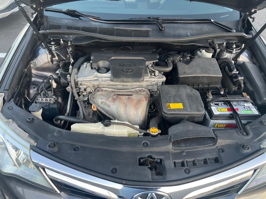 Used 2012 Toyota Camry XLE w/ Leather Pkg FWD image 9