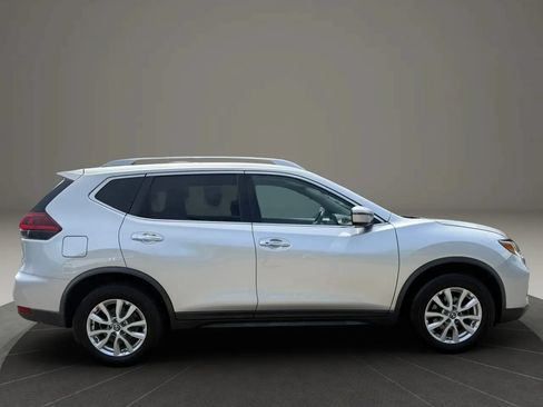 Used 2018 Nissan Rogue SV AWD/4WD image 2