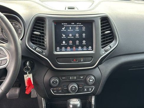 Certified 2022 Jeep Cherokee Latitude w/ Sun & Sound Group AWD/4WD image 21