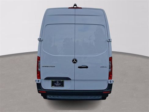 Used 2025 Mercedes-Benz Sprinter 2500 image 5
