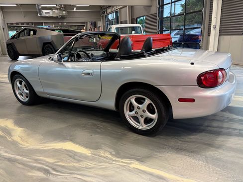 Used 2001 MAZDA MX-5 Miata RWD image 27