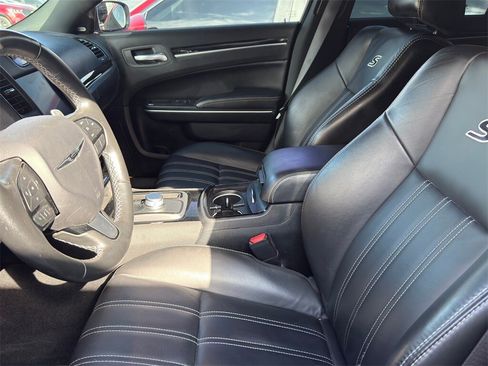 Used 2019 Chrysler 300 S image 12