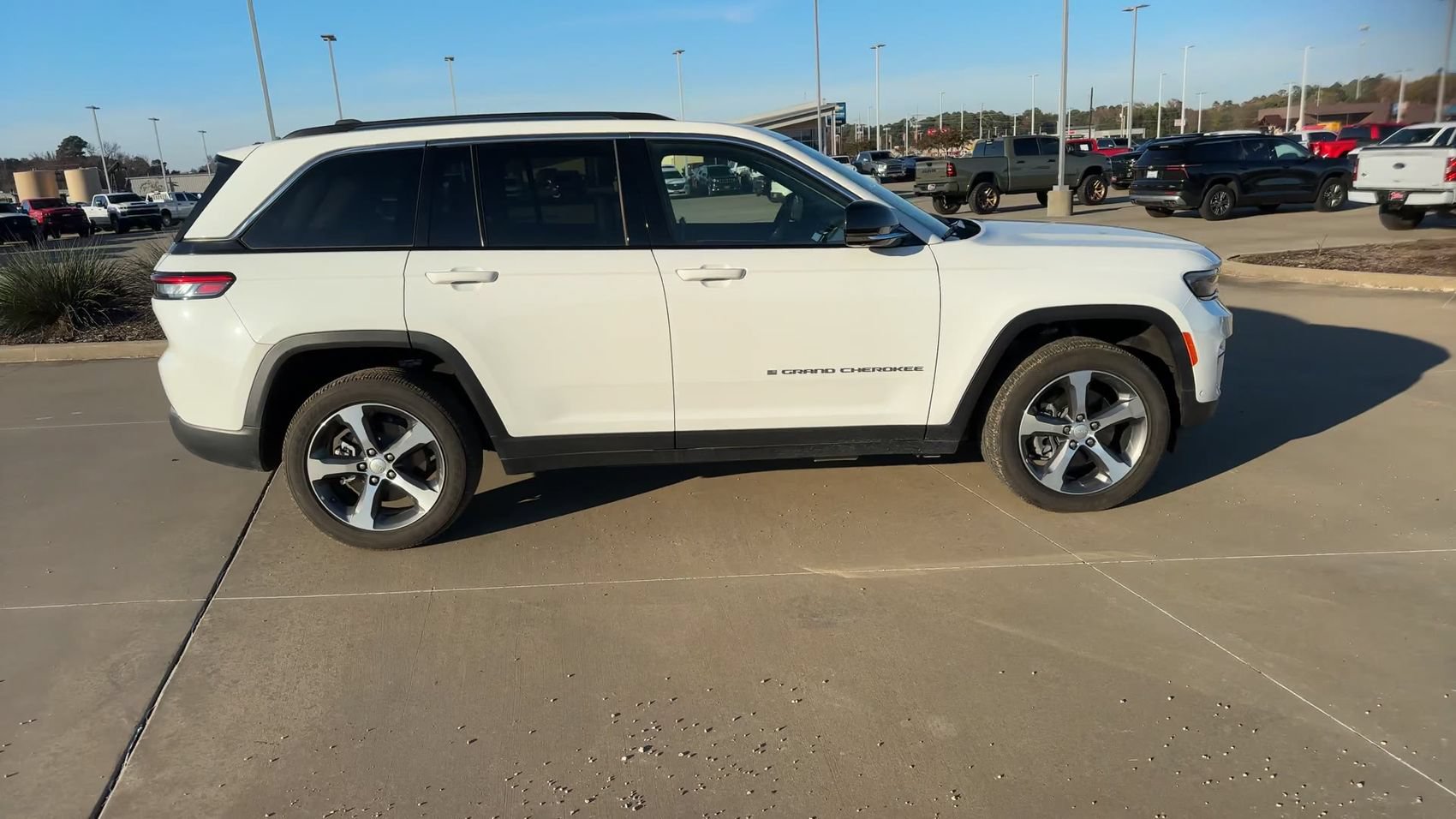 New 2023 Jeep Grand Cherokee 4WD 4xe image 2