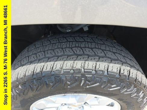 Used 2023 Chevrolet Silverado 1500 LT AWD/4WD image 7