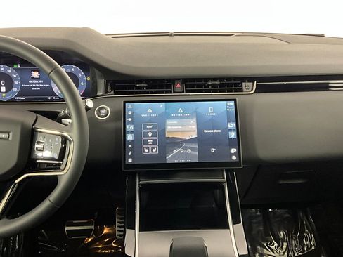 Used 2024 Land Rover Range Rover Evoque Dynamic SE image 12