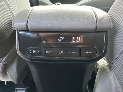 Used 2024 Toyota Highlander LE AWD/4WD image 19