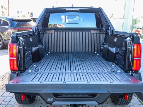 Used 2025 Toyota Tacoma Trailhunter image 34