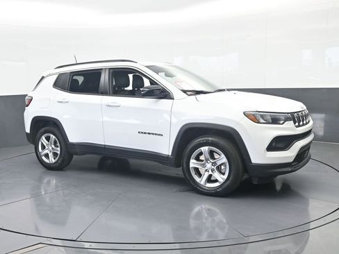 Used 2023 Jeep Compass Latitude AWD/4WD image 8