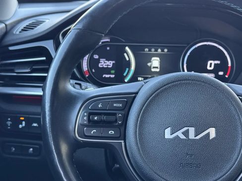 Used 2022 Kia Niro EX Premium w/ Cold Weather Package FWD image 22