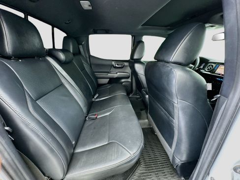 Used 2019 Toyota Tacoma TRD Sport w/ TRD Premium Sport Package RWD image 18