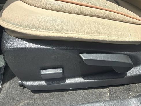 Used 2018 Chevrolet Colorado LT w/ LT Convenience Package RWD image 13
