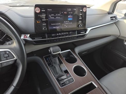 Used 2024 Toyota Sienna XLE image 35