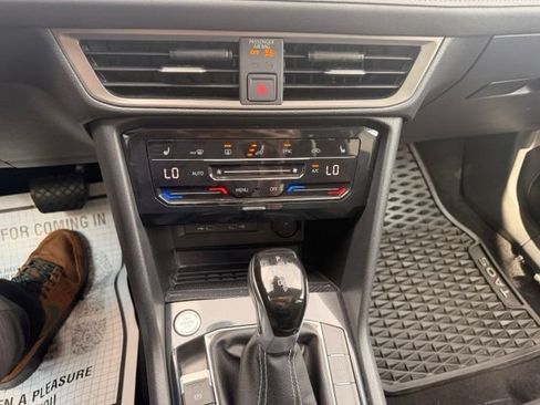 Certified 2025 Volkswagen Taos SE FWD image 23