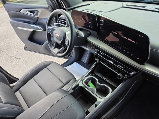 Used 2026 Chevrolet Traverse LT FWD image 23