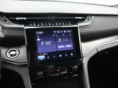 Used 2025 Jeep Grand Cherokee Altitude AWD/4WD image 17