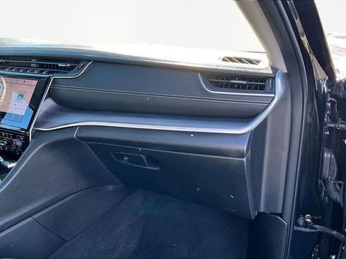 Used 2022 Jeep Grand Cherokee L Limited w/ Luxury Tech Group II image 19