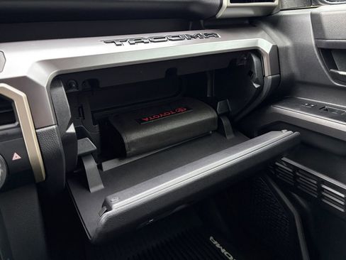 Used 2025 Toyota Tacoma SR5 image 7