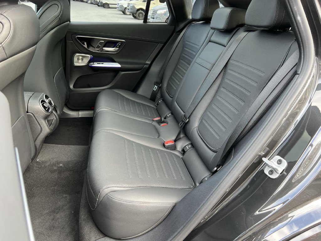 Used 2026 Mercedes-Benz GLC 300 4MATIC image 23