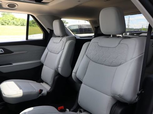 New 2026 Ford Explorer Platinum w/ LUX Leather Package AWD/4WD image 29
