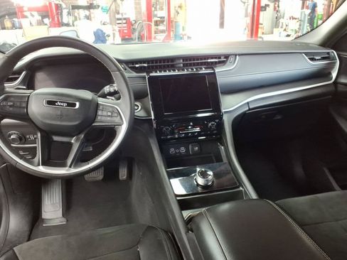 Used 2024 Jeep Grand Cherokee L Laredo AWD/4WD image 10