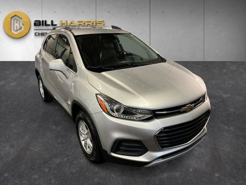 Used 2020 Chevrolet Trax LT w/ LT Convenience Package AWD/4WD image 9