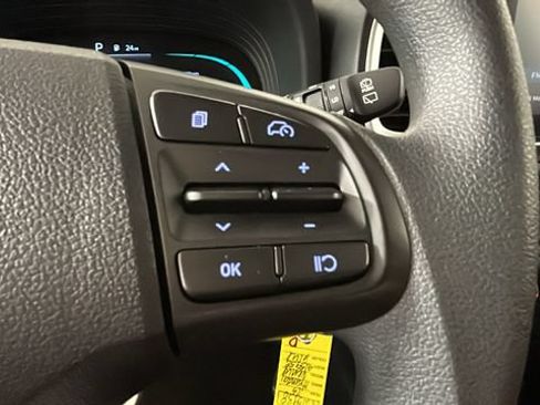 Certified 2025 Hyundai Venue SE FWD image 16