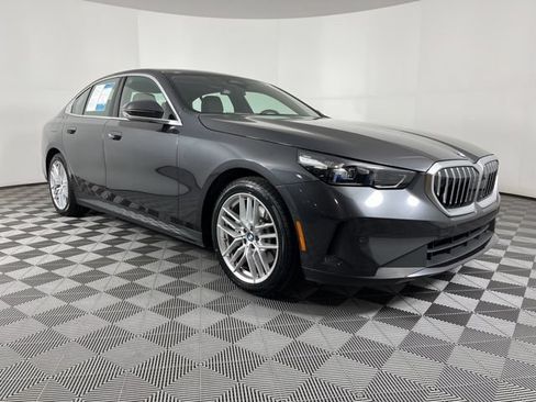 Used 2024 BMW 530i RWD image 2